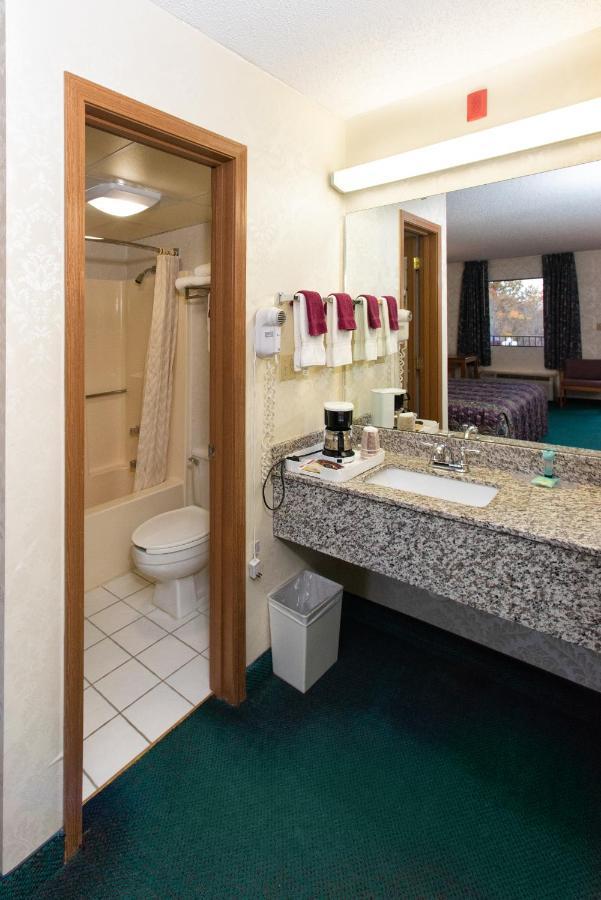Express Inn Юрека Спрингс Екстериор снимка
